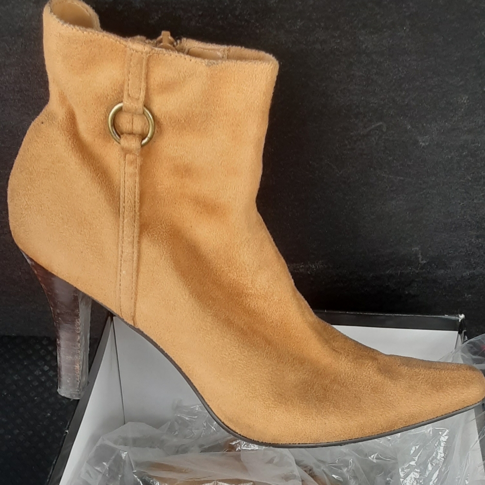 Jennifer Moore shoes